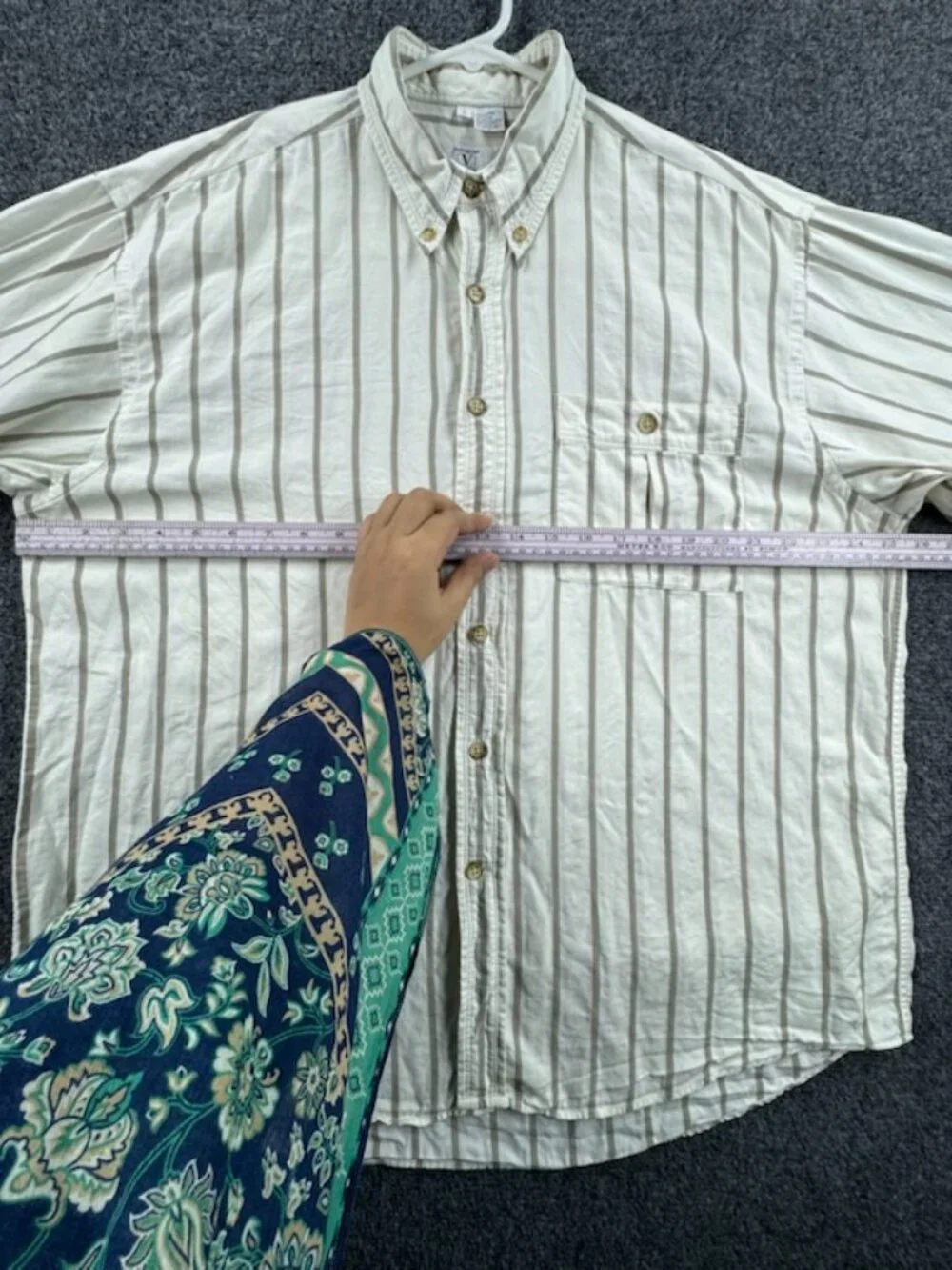 VTG Valentino Uomo Button-Down Large Striped White Gray Cotton Rayon Pocket Mens